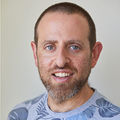 Yossi  Synett